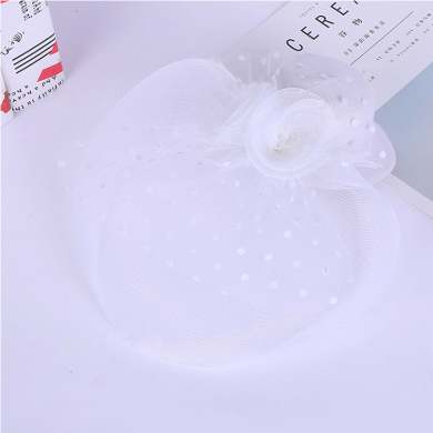 Шляпка вуалетка на заколке карнавальная с вуалью, 13см, цвет белый